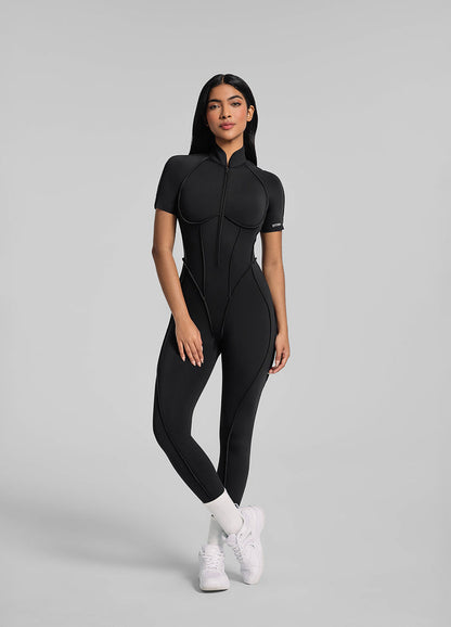 Kurzer Catsuit mit geschlossenem Rücken